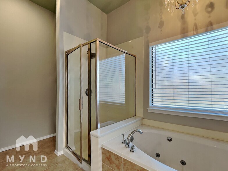 Building Photo - 3403 Shallow Grove