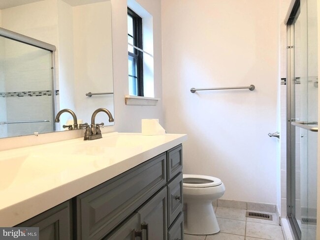 Building Photo - 5 Algonquin Ct