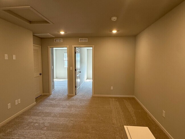 Building Photo - 888 Eaden St