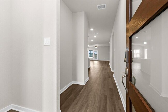 Building Photo - 38710 Yellowstone Dr