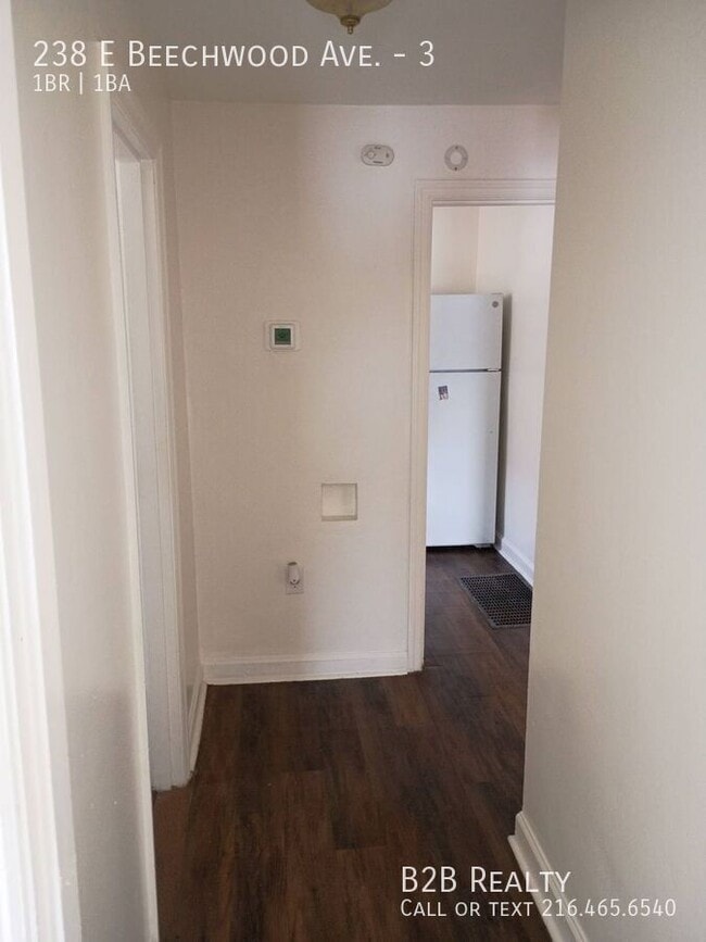 Building Photo - 238 E Beechwood Ave