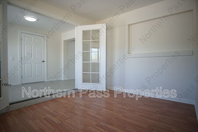 Building Photo - 4573 Bobolink Way
