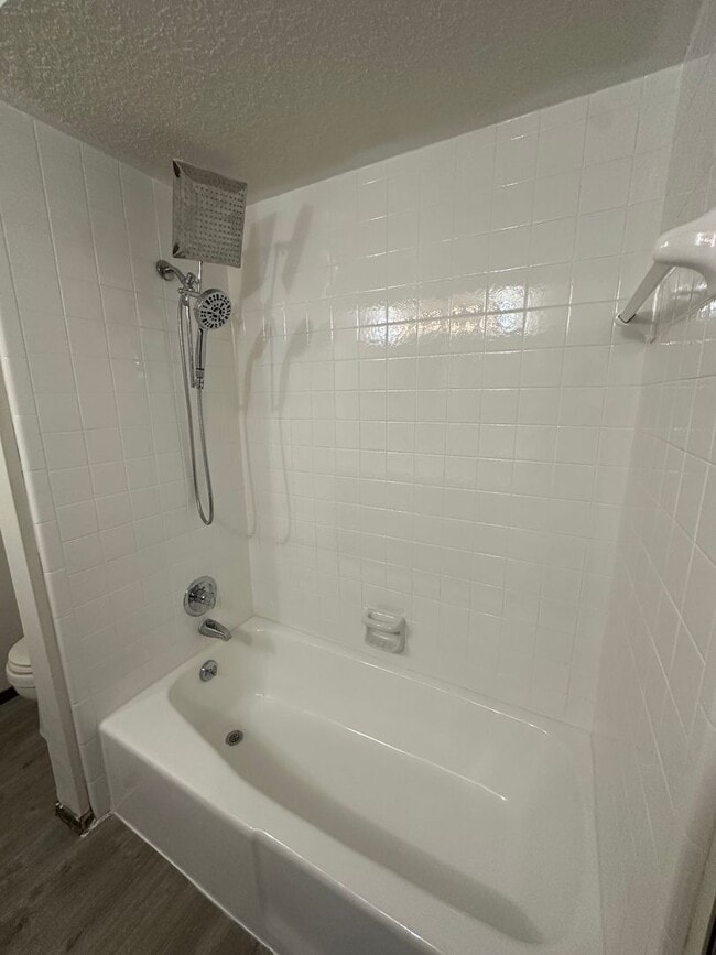Building Photo - Spacious 3 Bedroom, 2 Bath Home!  Don't Mi...