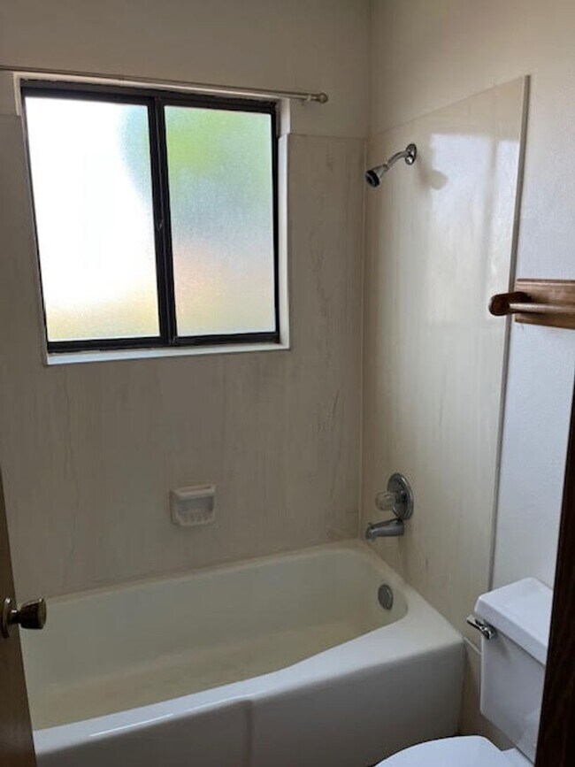 Building Photo - *************REDUCED and READY ******* Townhouse all one level, three bedrooms, two full bathroom...