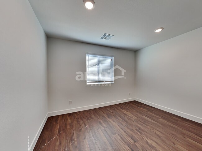 Building Photo - 283 Yasmin Daylily Place