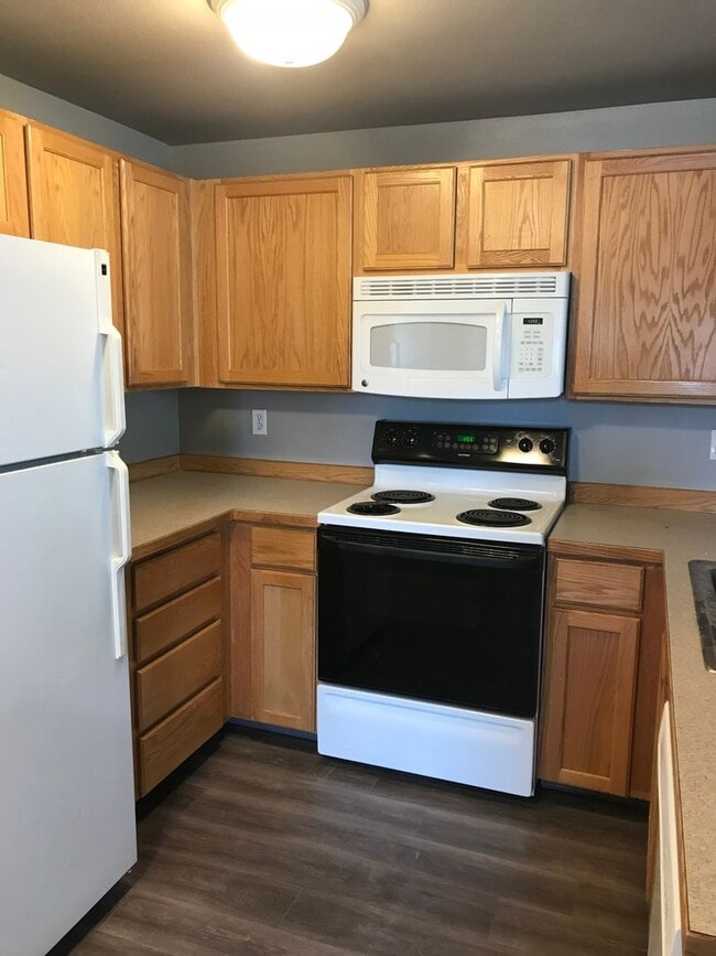 Building Photo - Townhome in NW Redmond in Fairhaven Vista