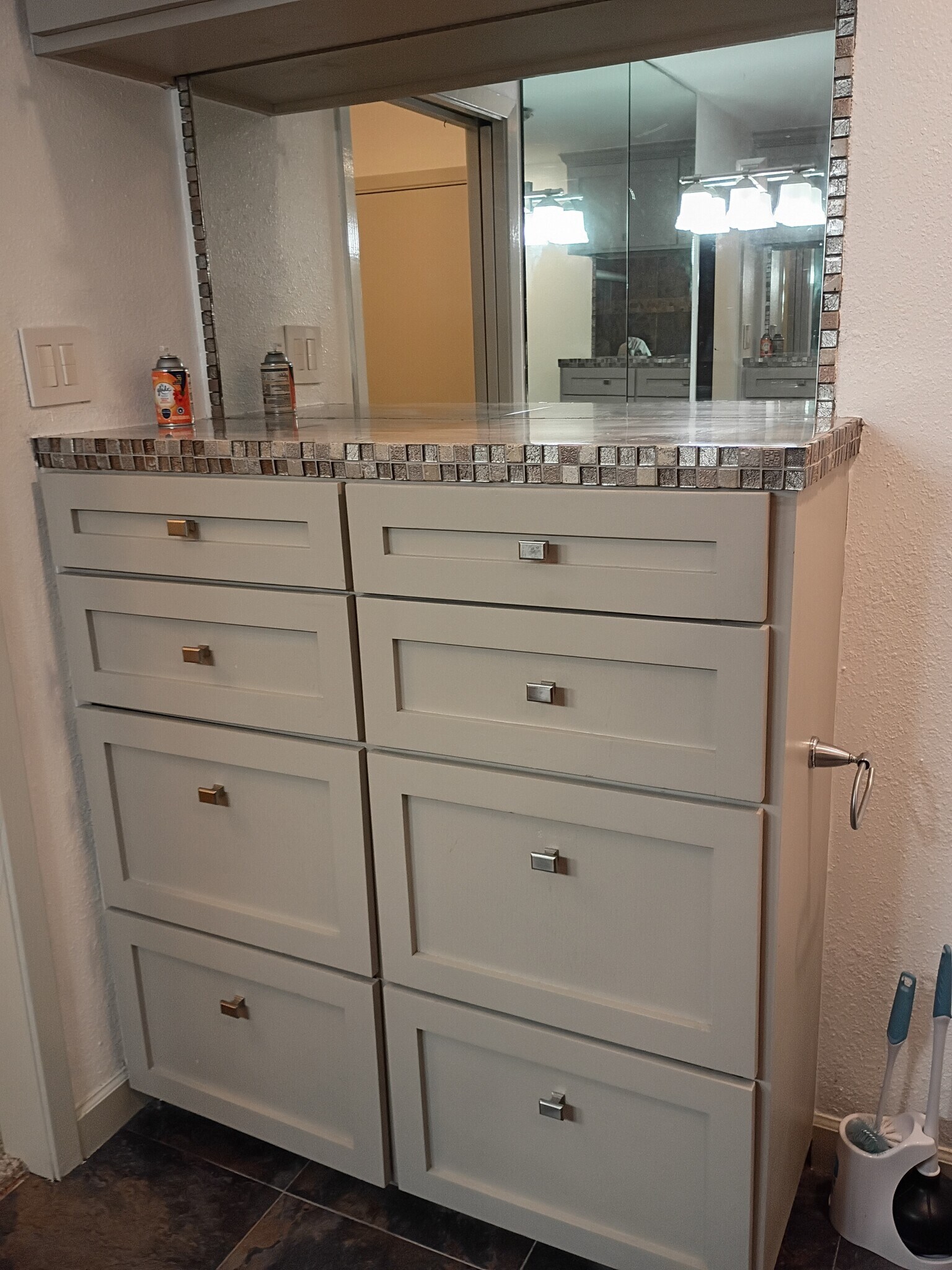 Building Photo - 706 Continental Dr