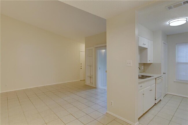 Building Photo - 5808 Emerald Forest Dr