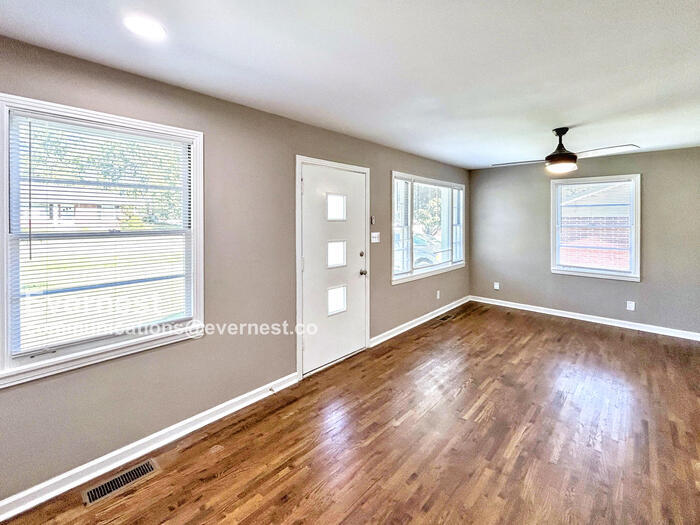 Building Photo - 1029 Edgewood Dr