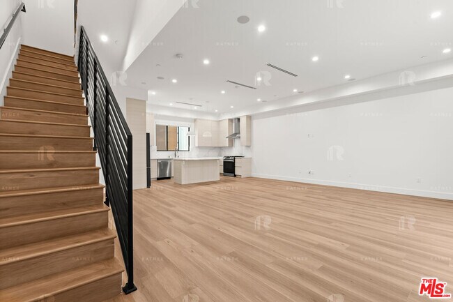 Building Photo - 1541 1/2 Hi Point St