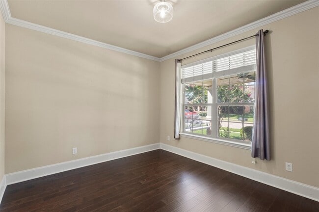 Building Photo - 2606 Kennedy Dr