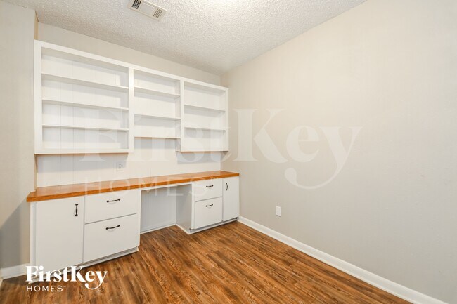 Building Photo - 2813 Silver Meadow Ln