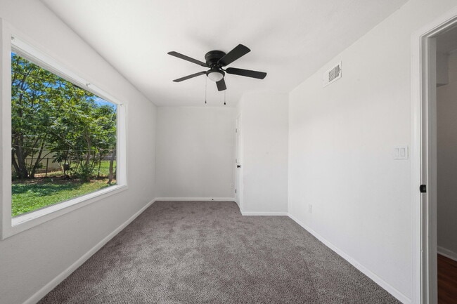 Building Photo - Large & Updated Home, Minutes from Texas Tech