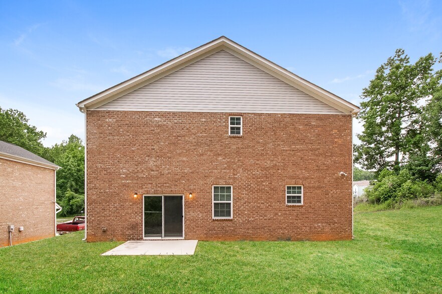 Building Photo - 1636 Tom Sadler Rd