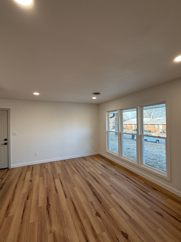 Building Photo - 730 E Shore Dr