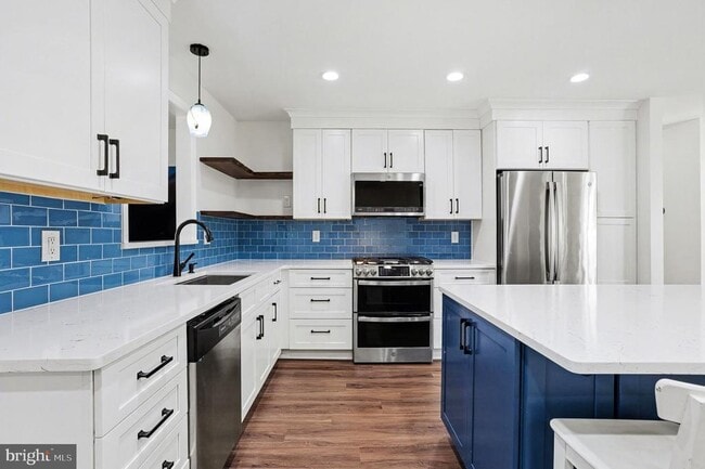 Building Photo - 906 Shelburne Rd