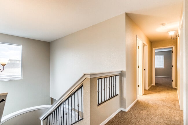 Building Photo - Gorgeous 4 Bedroom Home In Horizon with Refrigerated Air!