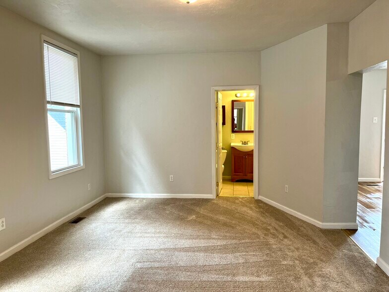 Living room - 241 W 9th Ave