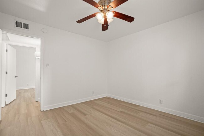 Building Photo - 2020 S Congress Ave
