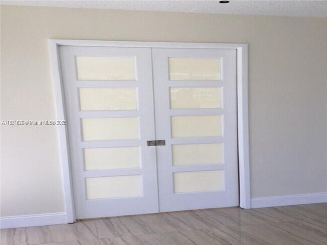 Building Photo - 2049 S Ocean Dr