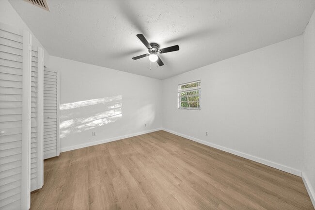 Building Photo - 2931 SE 52nd Ave