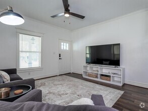 Building Photo - 406 Pecore St