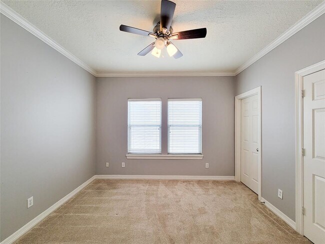 Building Photo - 884 Detering St