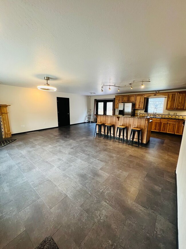 Building Photo - 4 Bed - 3 Bath - East Missoula