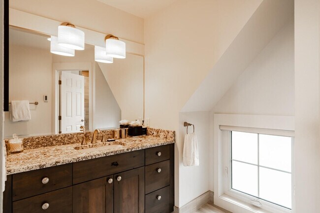 Building Photo - c4 Saddle Ridge Rd