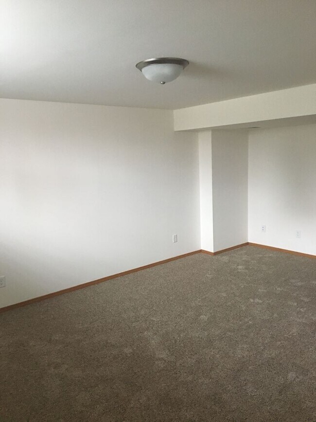 Building Photo - 1405 Glacier Hill Dr