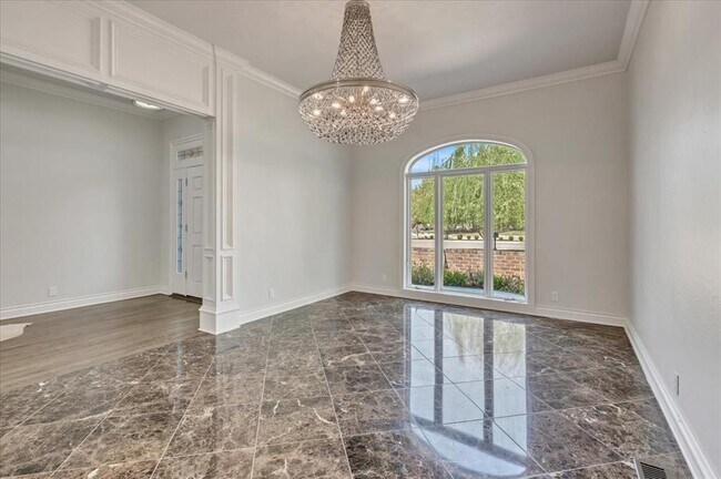 Building Photo - 6313 Glenbrook Ct