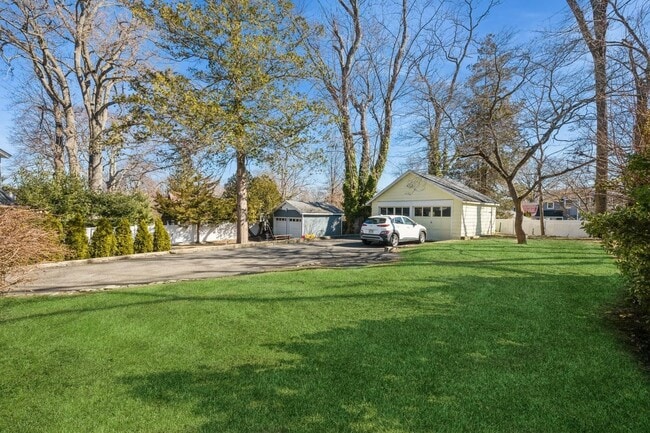 Building Photo - 130 Soundview Rd