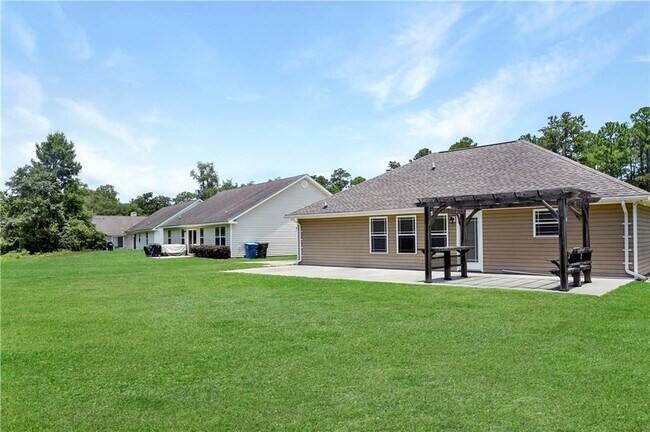 Building Photo - 123 Southwinds Dr