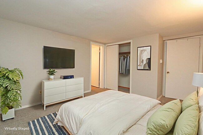 Building Photo - 322 Maple Dr