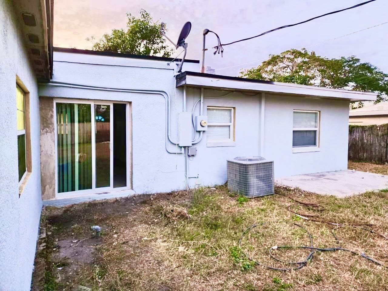 Building Photo - 9 Areca Dr