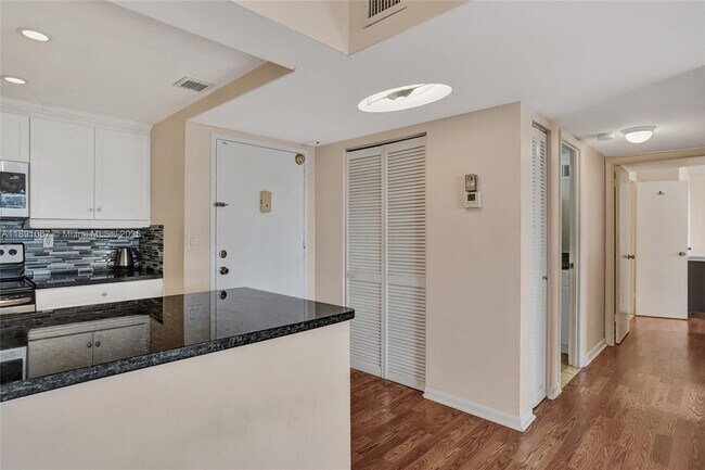 Building Photo - 1833 S Ocean Dr