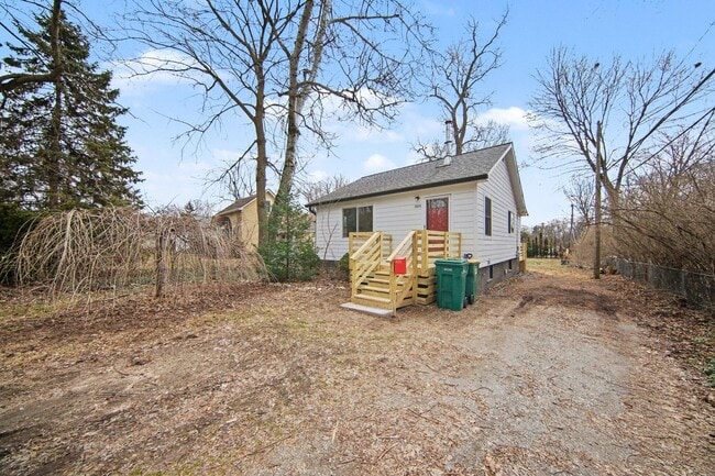 Building Photo - 808 E Cross St