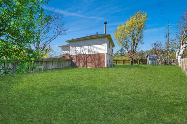 Building Photo - 403 Willow W Dr