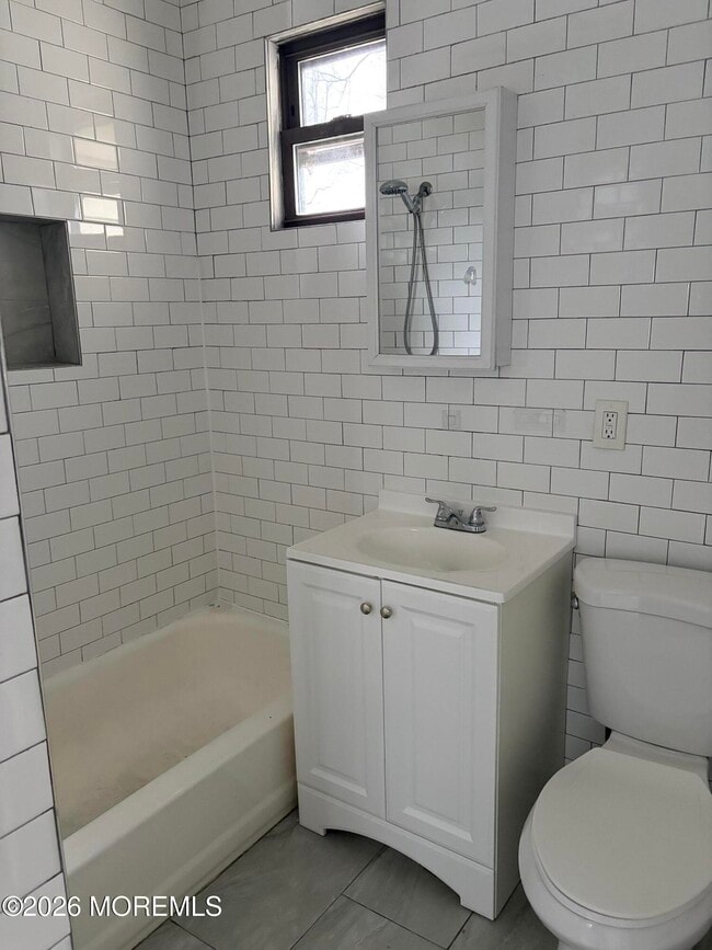 Building Photo - 655 Westwood Ave