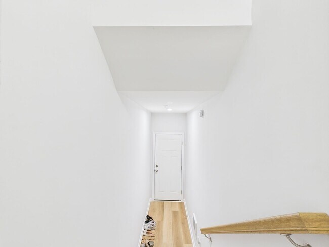 Building Photo - 642 Brookwood Glen Terrace