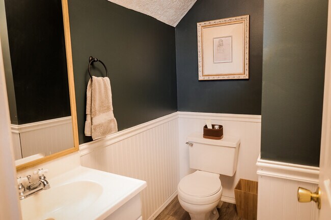 Building Photo - 1523 N Hershey Rd