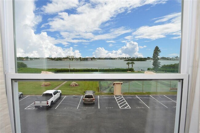Building Photo - 12760 Indian Rocks Rd