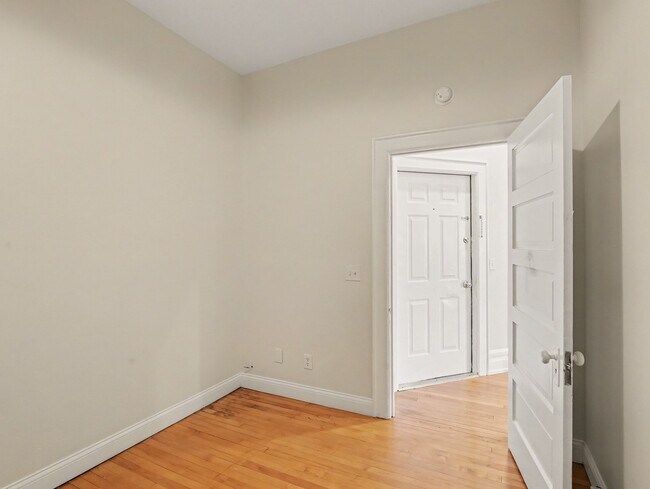 Building Photo - 125 E Maumee St