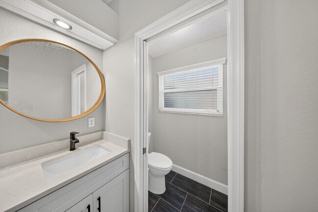 Building Photo - Renovated Brick Home in Gated Community