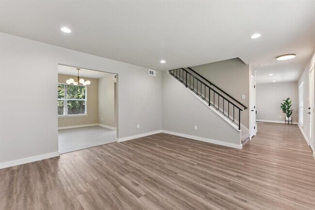 Building Photo - 2011 Malvern Hill Dr