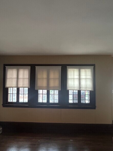 Building Photo - 228 McCormick Pl