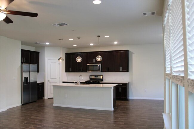 Building Photo - 13902 Ilex Dr