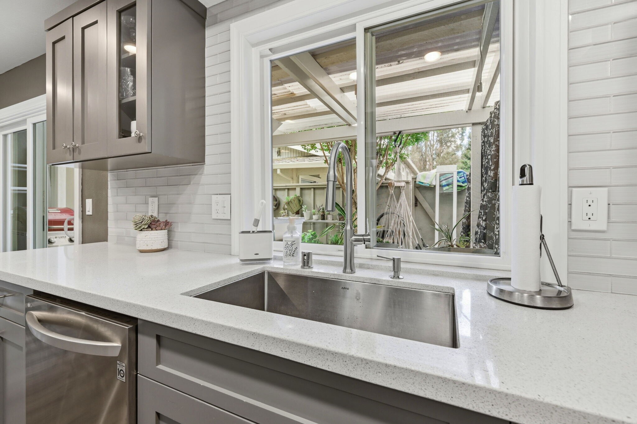 Building Photo - 2561 Fountainhead Dr