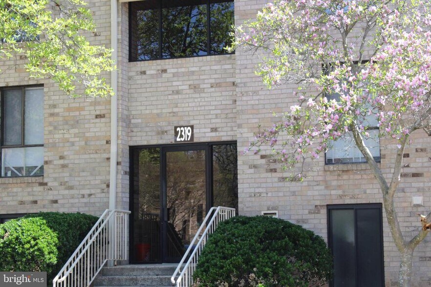Building Photo - 2319 Freetown Ct