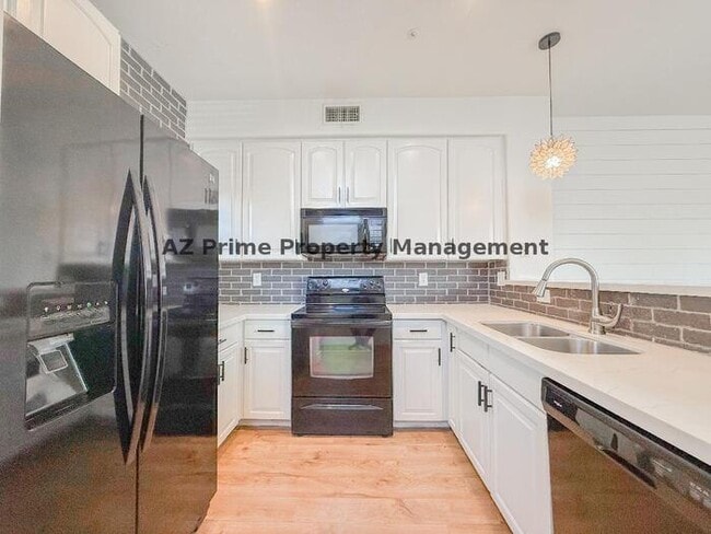 Building Photo - 164 W Commerce Ct